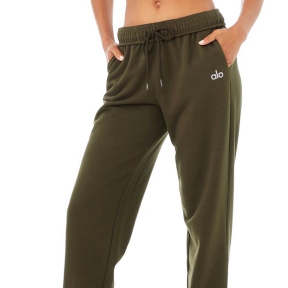 Alo Yoga Accolade Sweatpant Dark Olive M - Picture 2 of 14